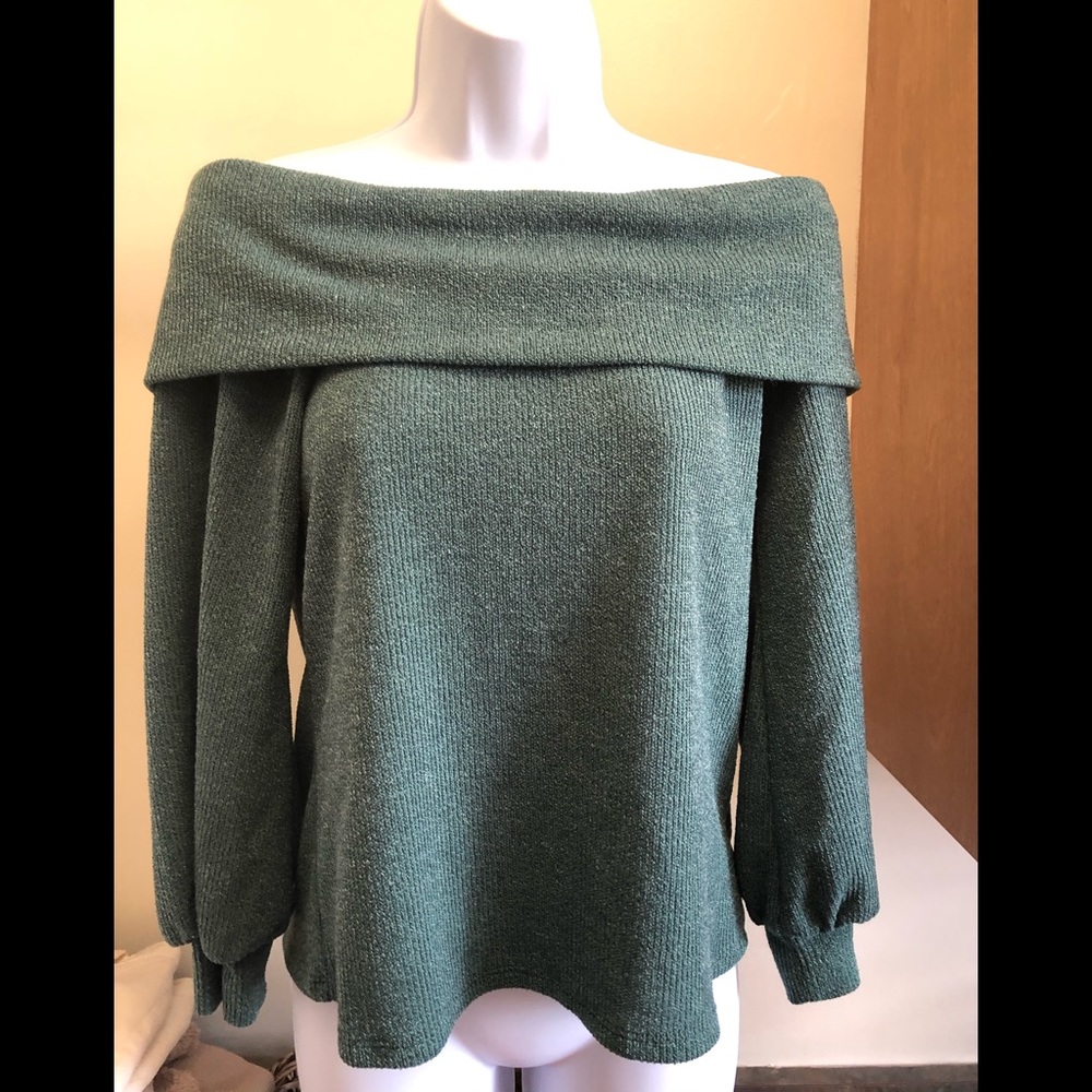 Beautiful balloon sleeve OTS Lush sweater